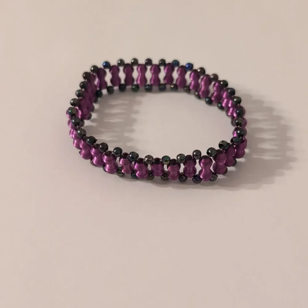 572 Purple Wire Iridescent Beaded Stretch‎ Bracelet